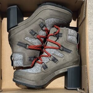 Sorel Quarry Lace-Up Boots with Red Lace Sz 6.5